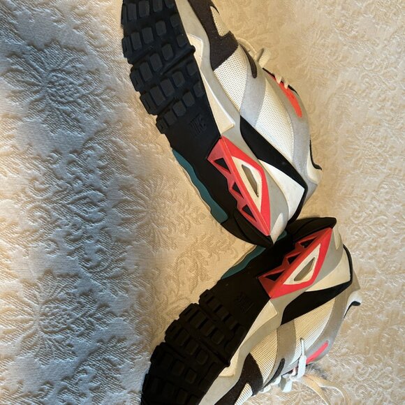 Men's Nike Sneakers - Picture 7 of 9